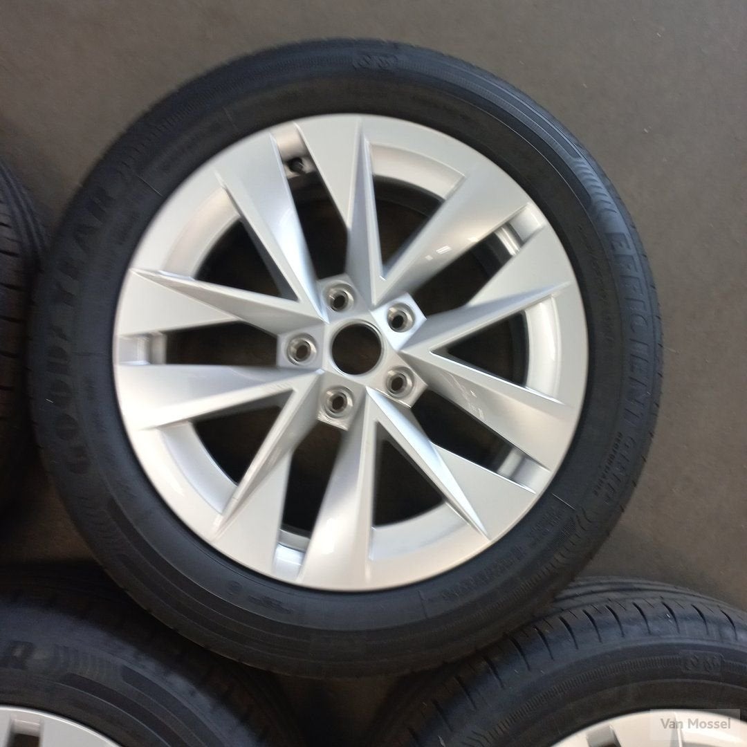 Skoda Karoq GoodYear EfficientGrip Performance 205/55/R17 91, Gebruikt, -, -, Banden en Velgen