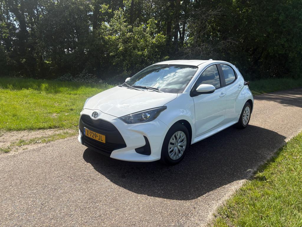 Toyota Yaris 1.5 Hybrid 116pk CVT 2024, Auto's, Toyota, 450 kg, Zwart, 450 kg, 26 km/l