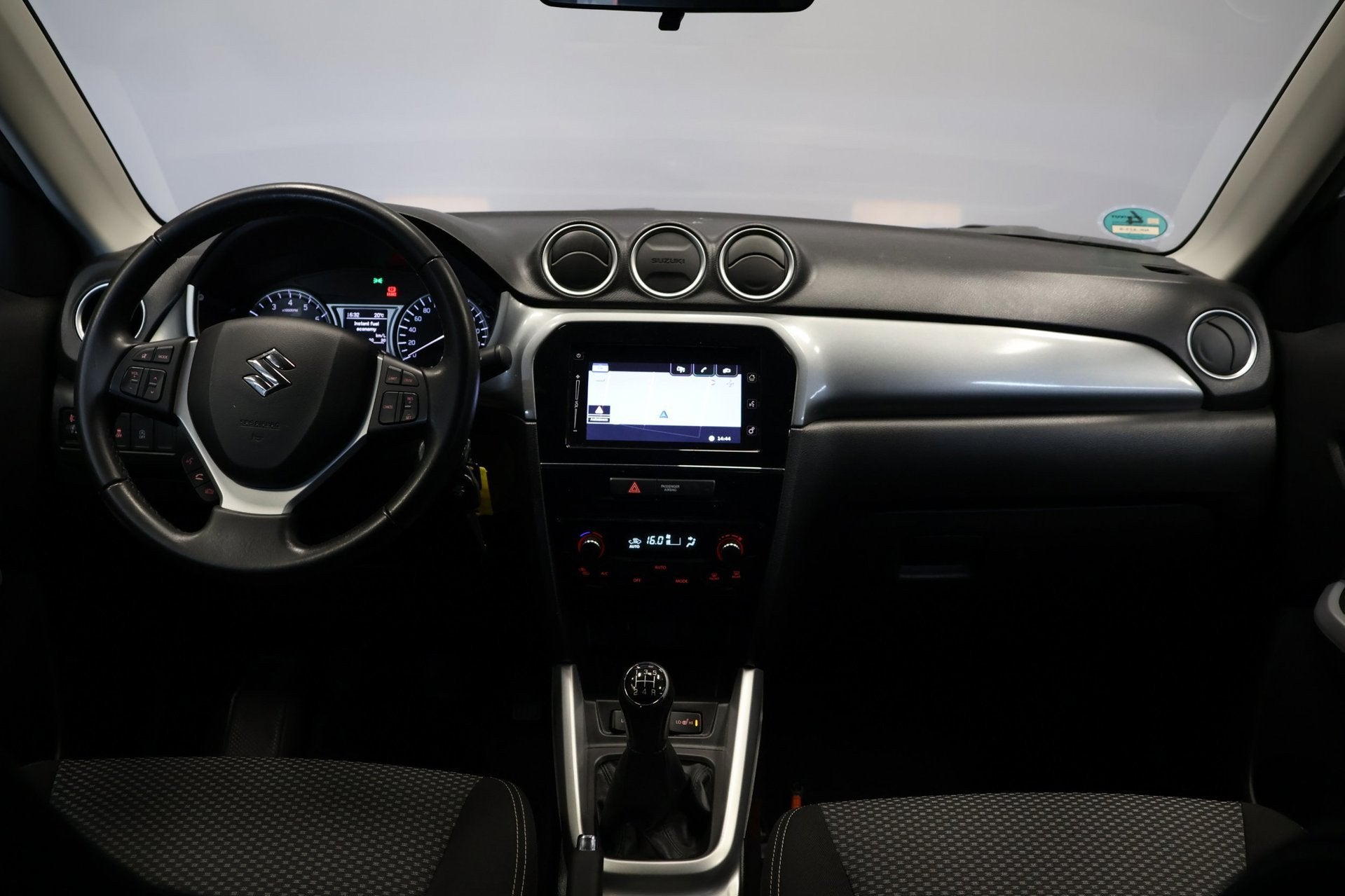 Suzuki Vitara 1.6 Exclusive |Climate|Navi|Trekhaak|, Voorwielaandrijving, Stof, 4 cilinders, 400 kg
