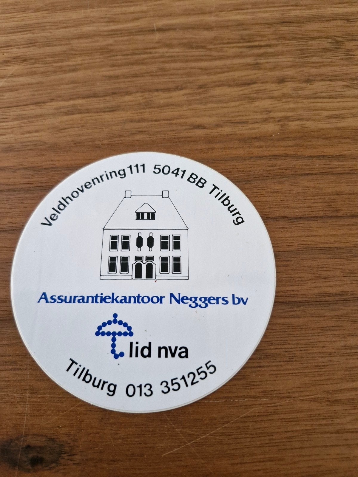 11243 Vintage sticker Assurantiekantoor Neggers Tilburg, Ophalen of Verzenden, Nieuw, Bedrijf of Vereniging