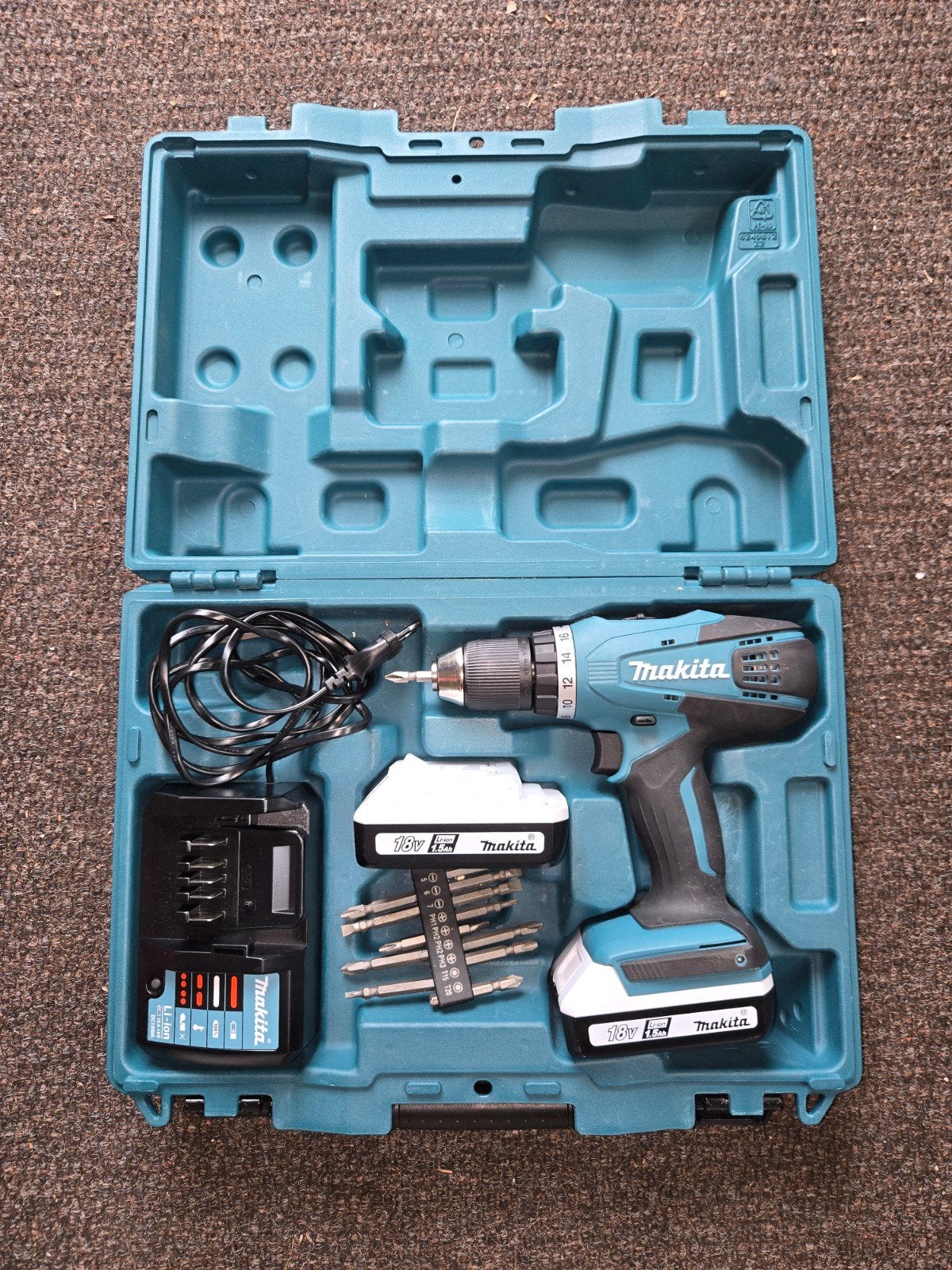 Makita Boor- en Schroefmachine met 2 accu's en lader, Variabele snelheid, Ophalen of Verzenden, Boor- en Schroefmachine, Gebruikt