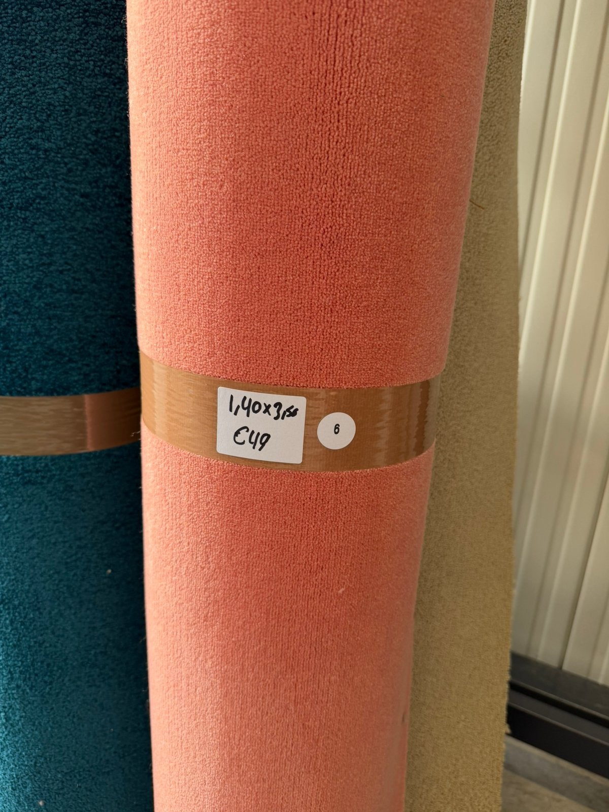 Zalmroze Moquette Tapijt Restpartij | 1,40x3,50mtr (4,9m2), Ophalen, Nieuw, Nvt, Nvt