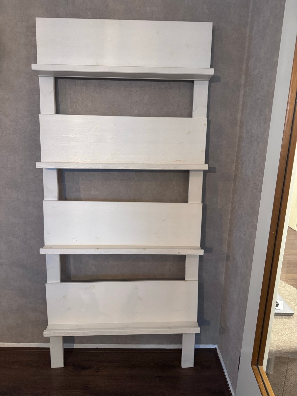 Wandrek boekenrek ivoor 180x80 cm met verkleuring, Ophalen, Met plank(en), Gebruikt, 50 tot 100 cm