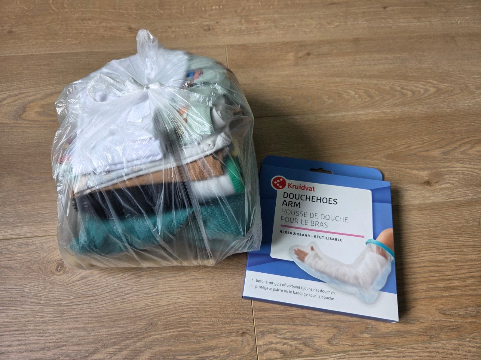 Kleding 122 aangepast rechter arm gebroken + douchehoes arm, Ophalen of Verzenden
