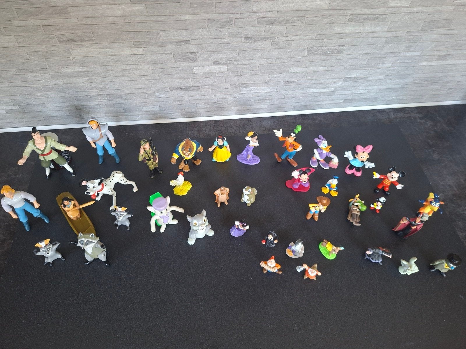 Allerlei figuren van de disney o.a duck familie-pocohontas, Ophalen of Verzenden, Gebruikt