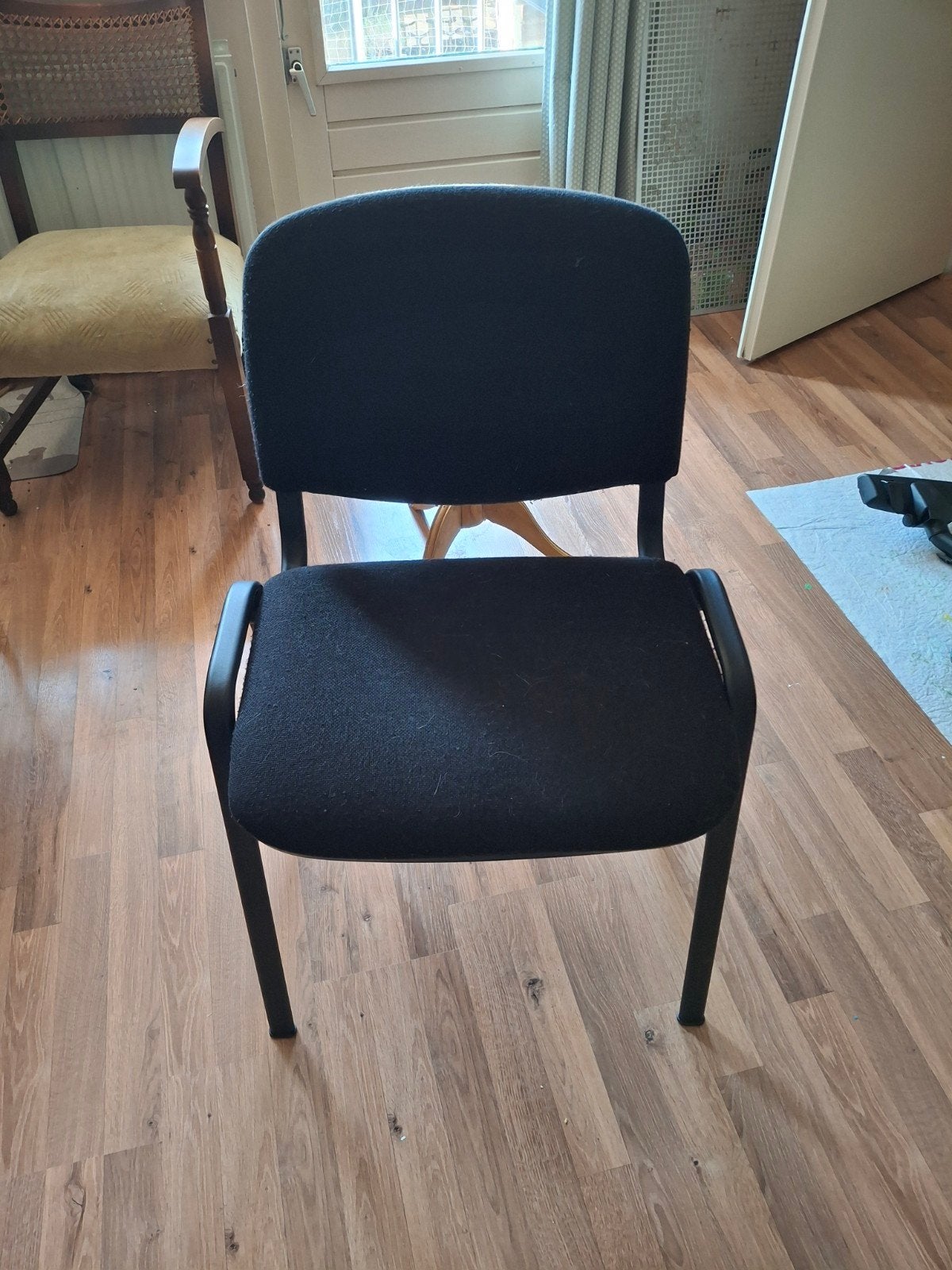 Twee bureaustoelen: één zo goed als nieuw, één voor opknap, Ophalen, Gebruikt, Overige kleuren, Bureaustoel