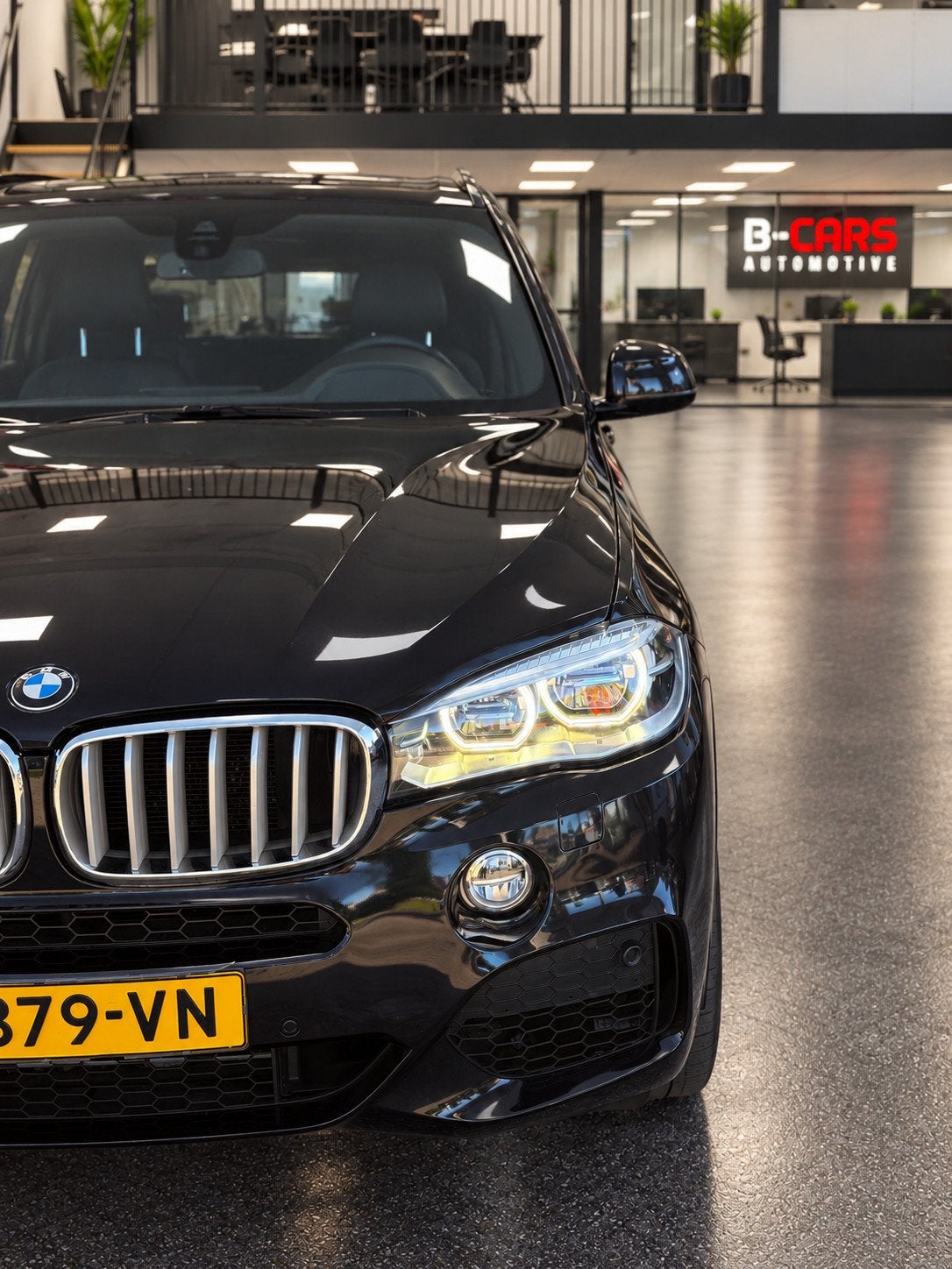 BMW X5 XDrive50i HighEx MPAKKET|HEADUP|PANO|LINEASS|, Gebruikt, Zwart, Bedrijf, Vierwielaandrijving