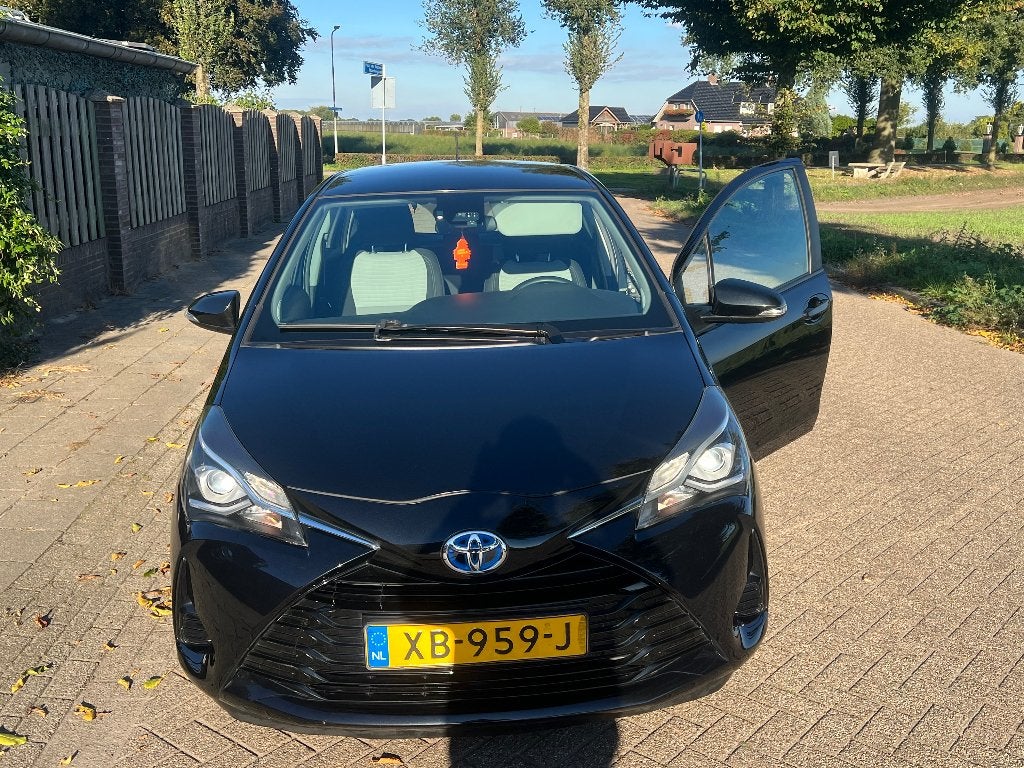 Toyota Yaris 1.5 Hybrid 100pk 5D CVT 2018 Zwart, Auto's, Stof, 40 €/maand, Zwart, Zwart