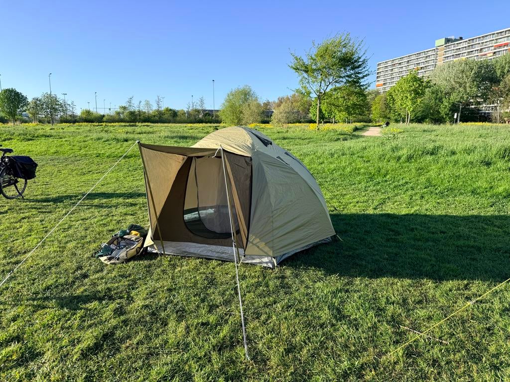 Compacte 2-persoons tent - Ideaal voor kamperen, Ophalen of Verzenden, Gebruikt, Tot en met 2