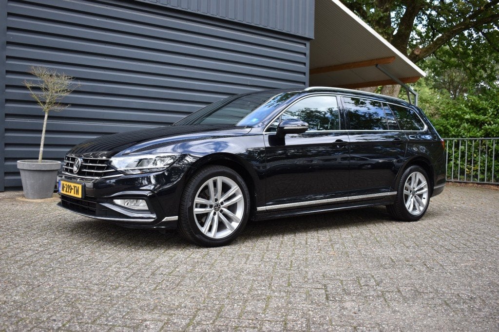 Volkswagen PASSAT 1.5 TSI R-LINE BNS+!!!AUTOMAAT!!360 CAMERA, 4 cilinders, Zwart, 1600 kg, Geïmporteerd