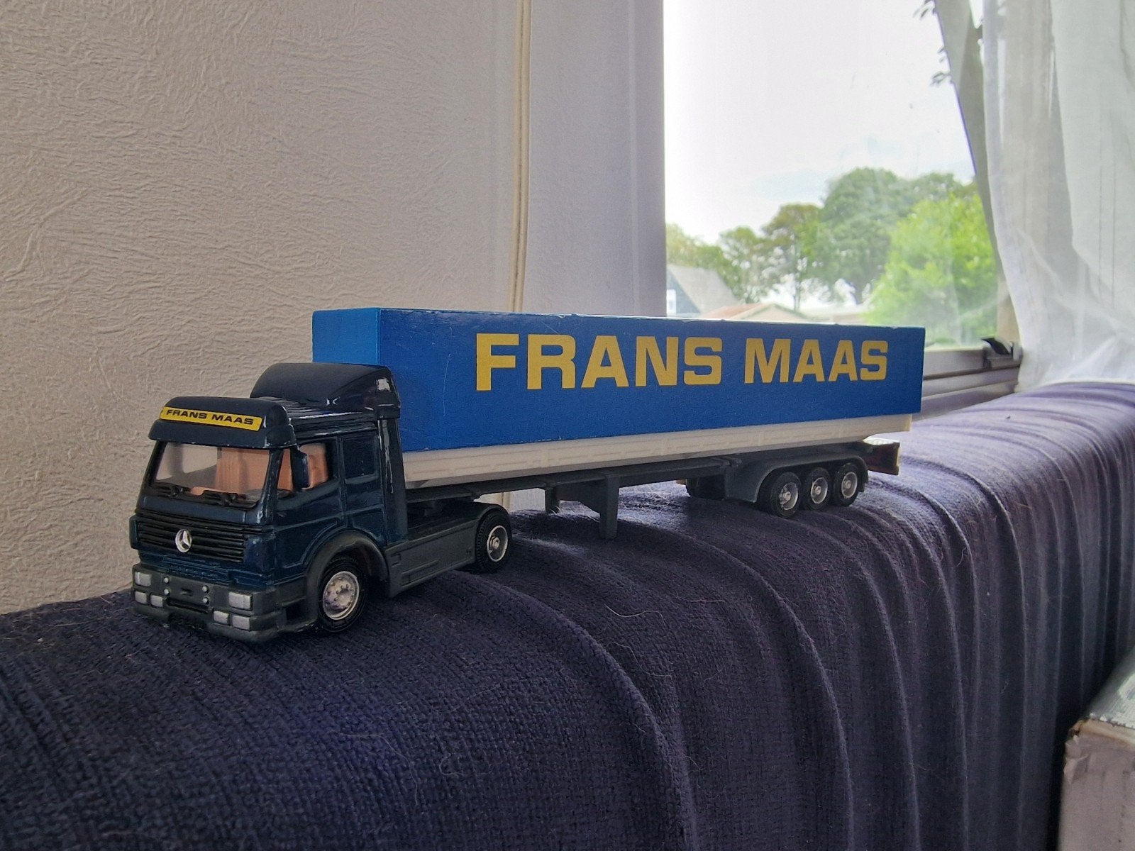 Modelvrachtwagen Frans Maas met trailer, Ophalen of Verzenden, Gebruikt, Bus of Vrachtwagen
