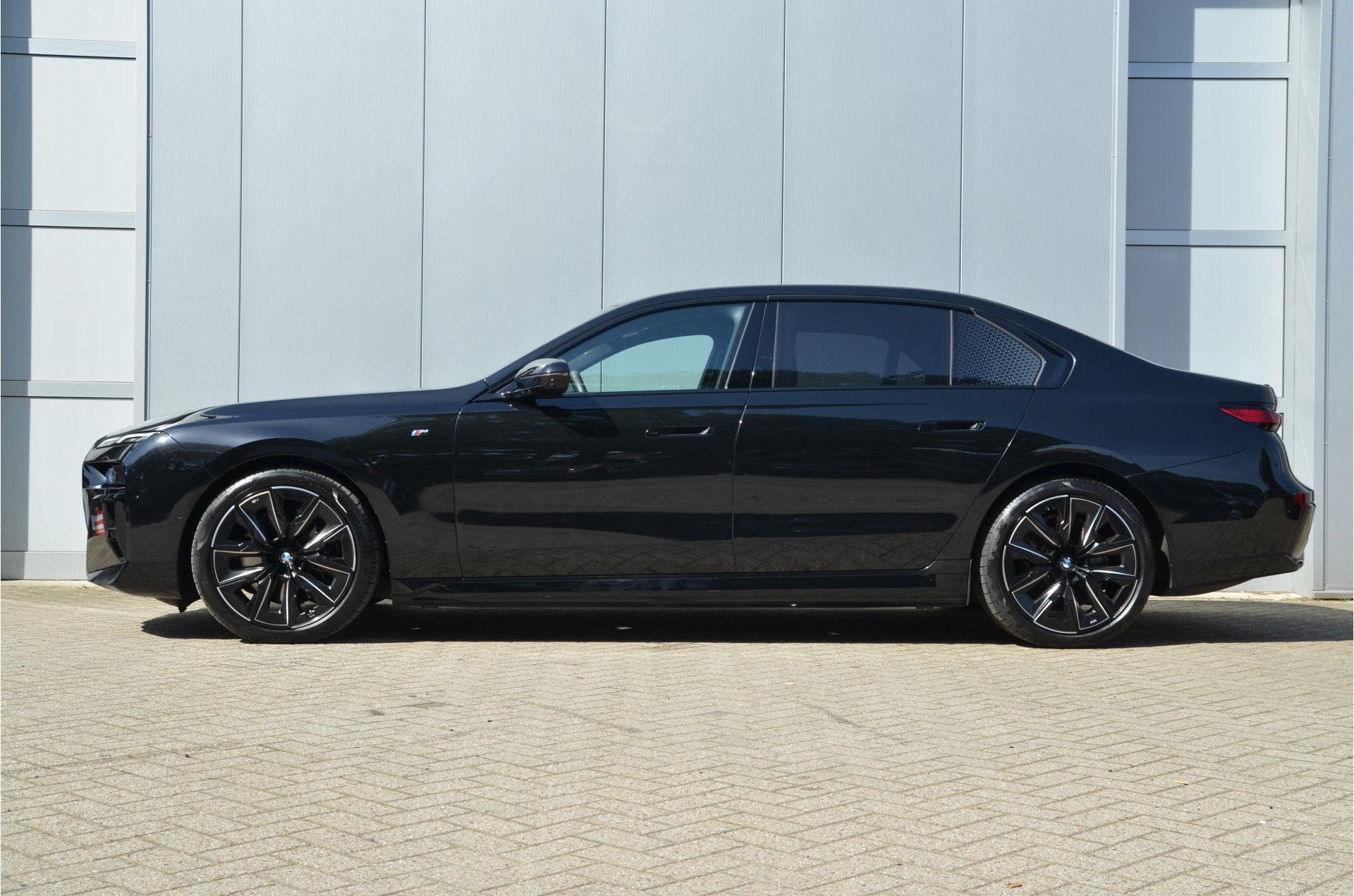 BMW i7 eDrive50 M Sport / Panoramadak Sky Lounge / Connoisse, Auto's, Achterwielaandrijving, Gebruikt, Zwart, Met garantie (alle)