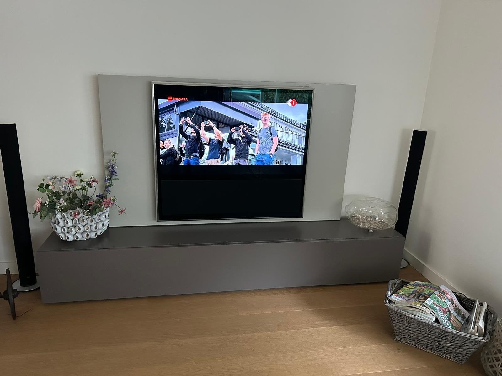 Bang en Olufsen B&O Beovision 11 46 boxen motorstand, 50 Hz, Zo goed als nieuw, 100 cm of meer, Smart TV