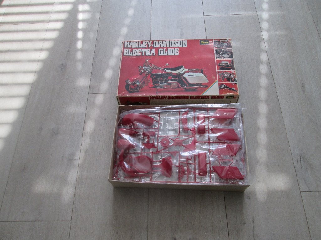 bouwpakket Revell Harley-Davidson Electra Glide, Overige typen, Ophalen of Verzenden, Zo goed als nieuw, 1:32 tot 1:50