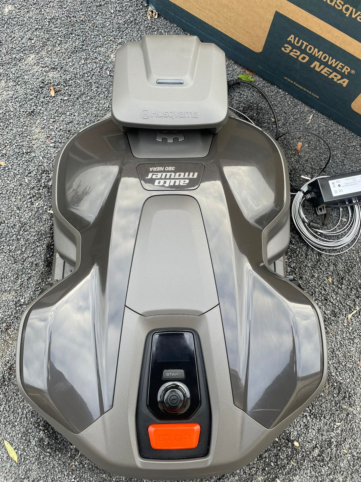 Husqvarna 320 NERA incl plug-in (draadloos), Tuin en Terras, Grasmaaiers, Ophalen of Verzenden