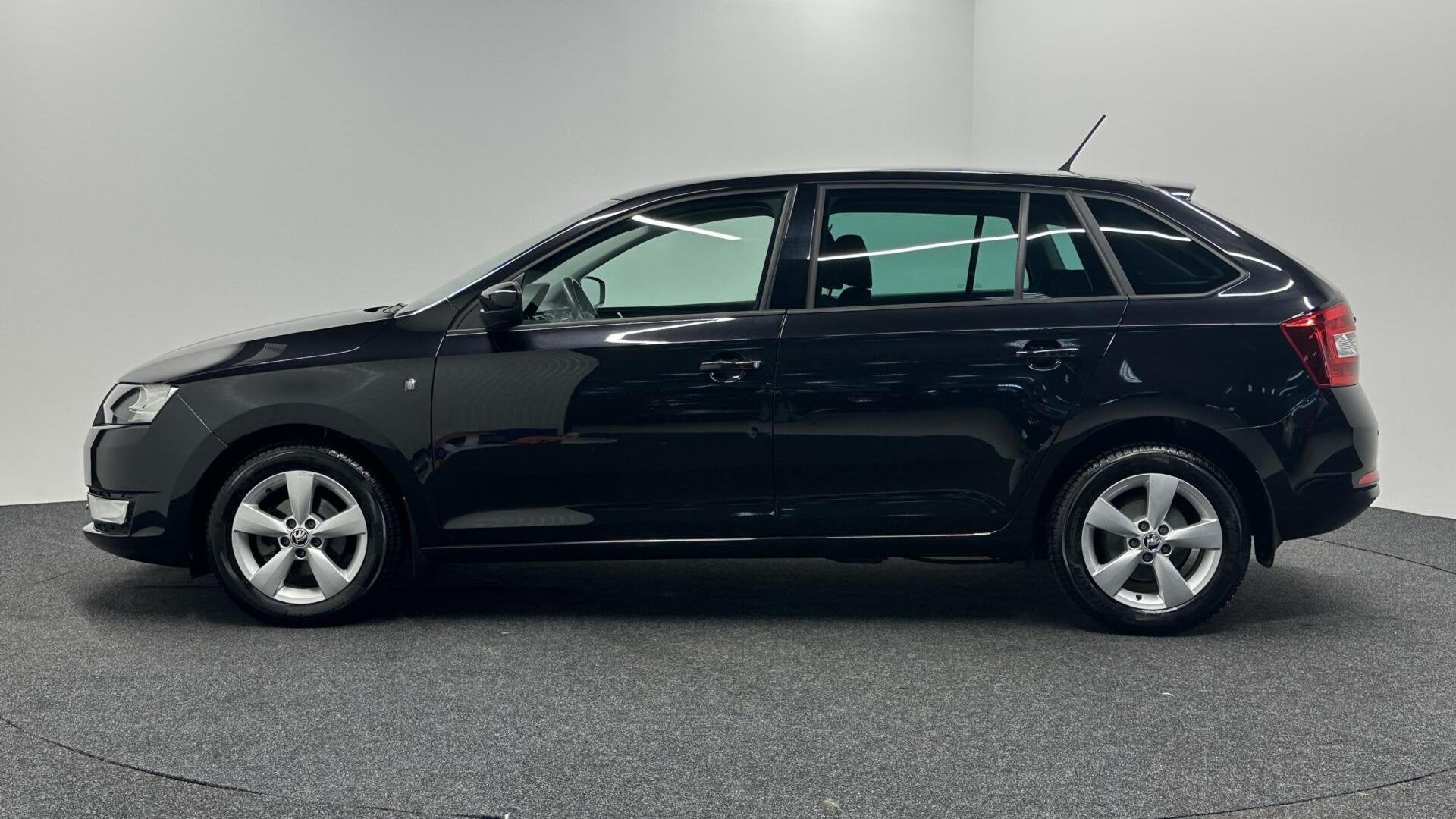 Foto 8 van Skoda Rapid 1.2 TSI Greentech Active AIRCO NAVI CRUISE LM 71