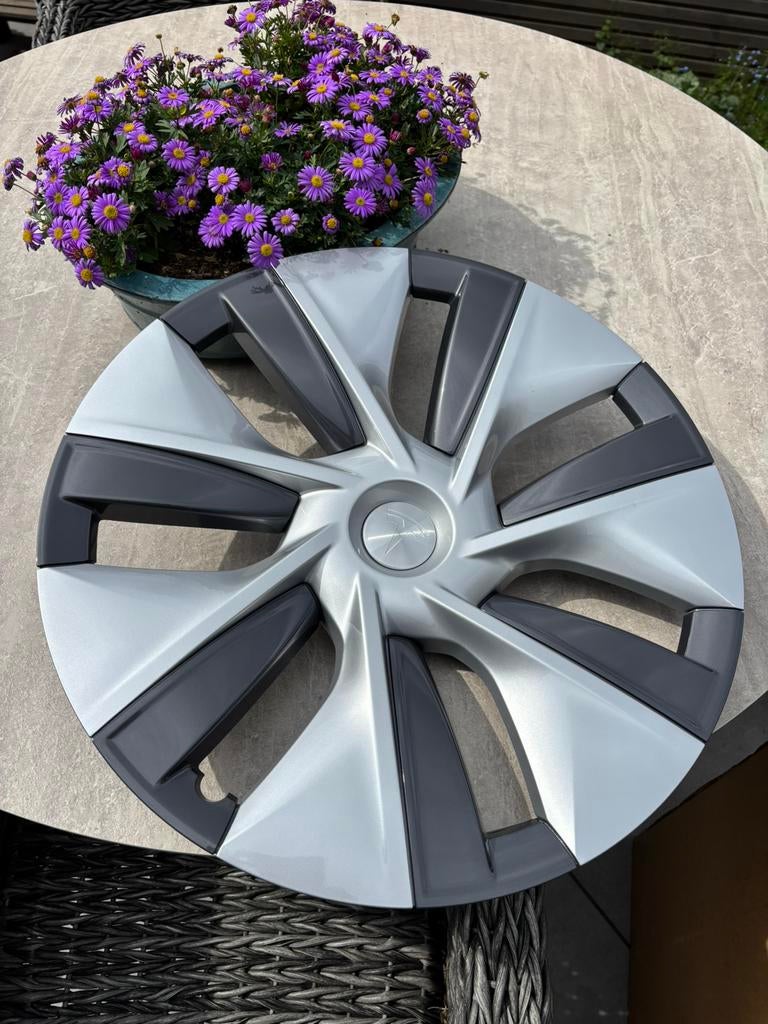 Tesla Model Y 19 inch wieldoppen (4x), Auto diversen, Wieldoppen, Nieuw, Ophalen
