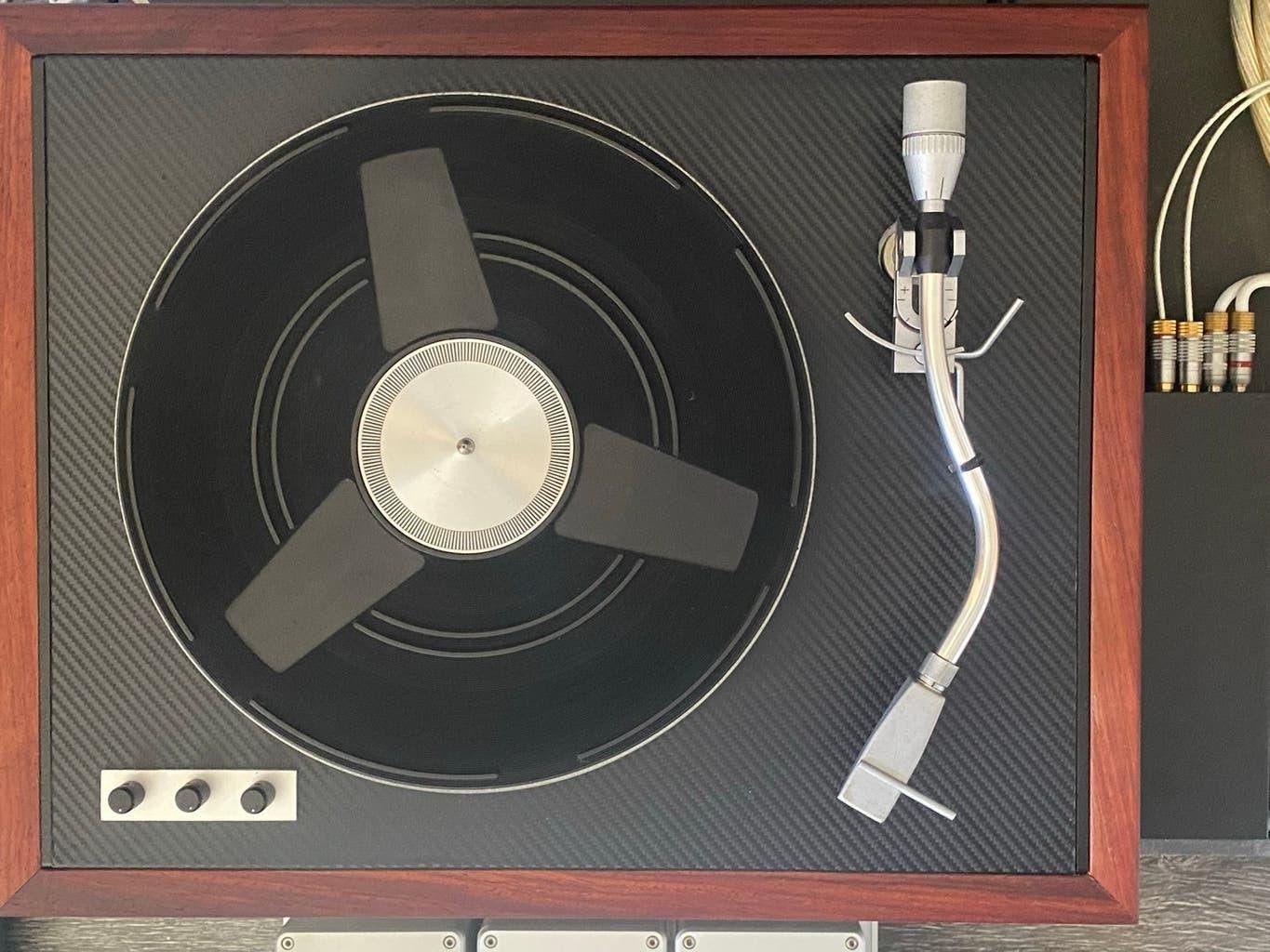 High end platenspeler met Ortofon MC20, AS212 en MCA76.