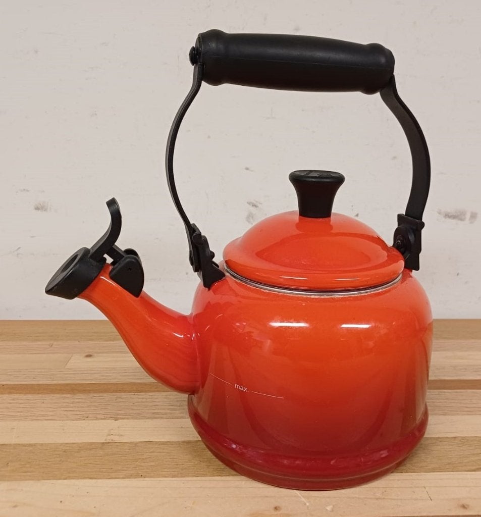Le Creuset fluitketel 1,1 liter - rood, Huis en Inrichting, Ophalen of Verzenden, Gebruikt, Rood, Overige merken