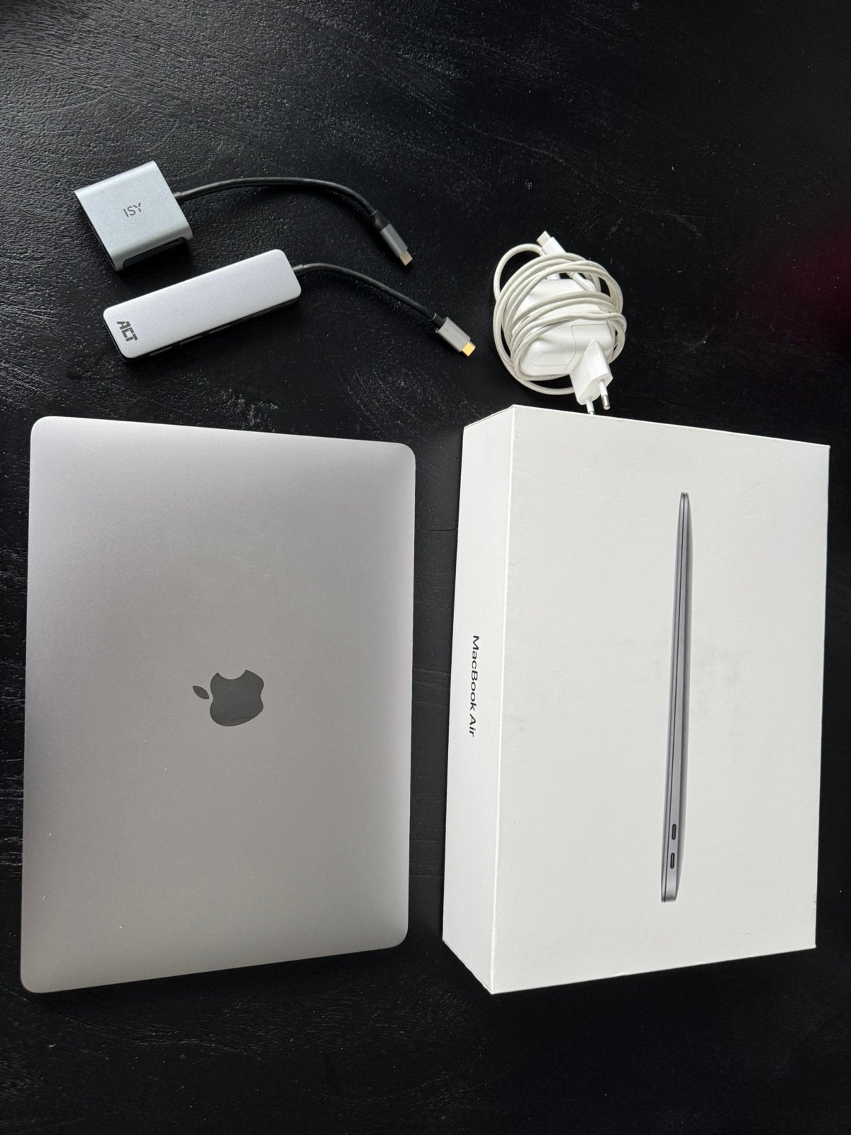 Foto 2 van MacBook Air retina 13 inch 2020 zgan 256gb 259 oplaad cycli