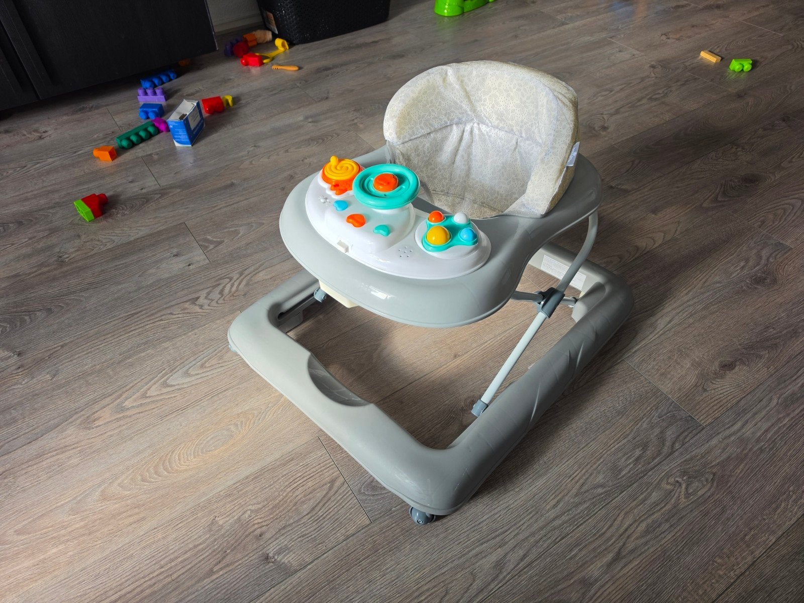 Babywalker met speelblad en geluid - verstelbaar op hoogte, Ophalen, Zo goed als nieuw, Overige typen, Met licht