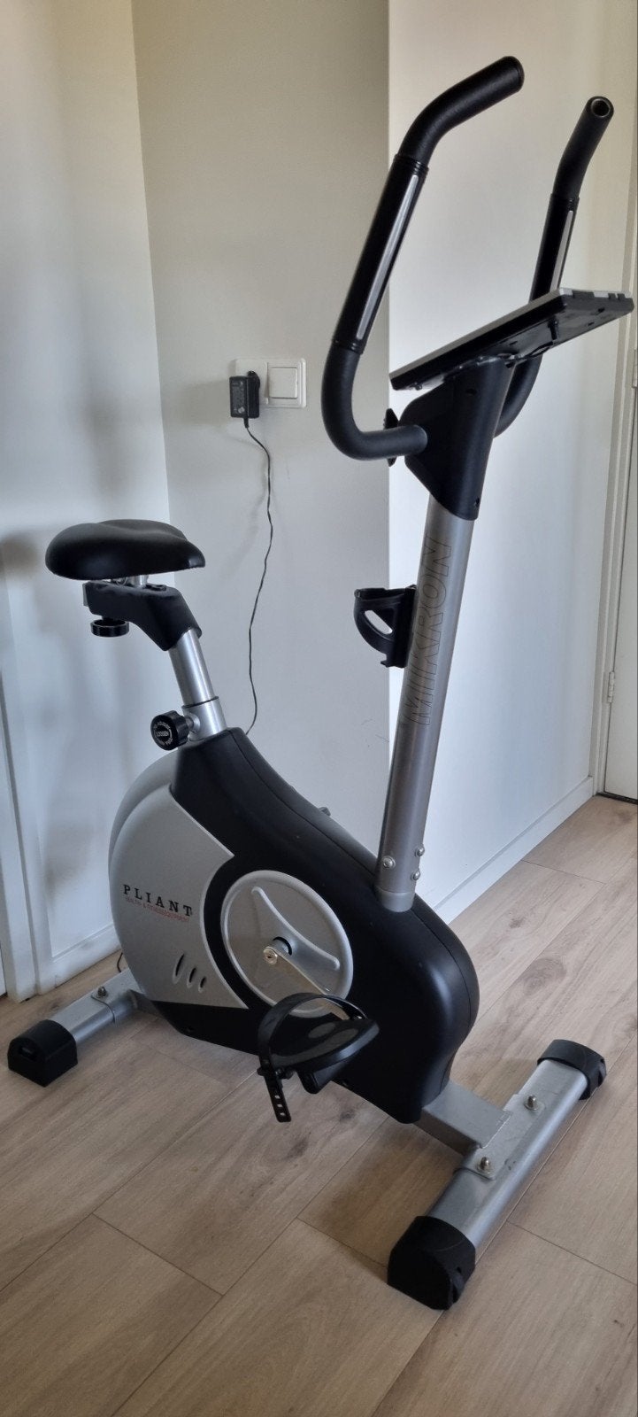Pliant Hometrainer, Ophalen, Gebruikt, Metaal, Benen