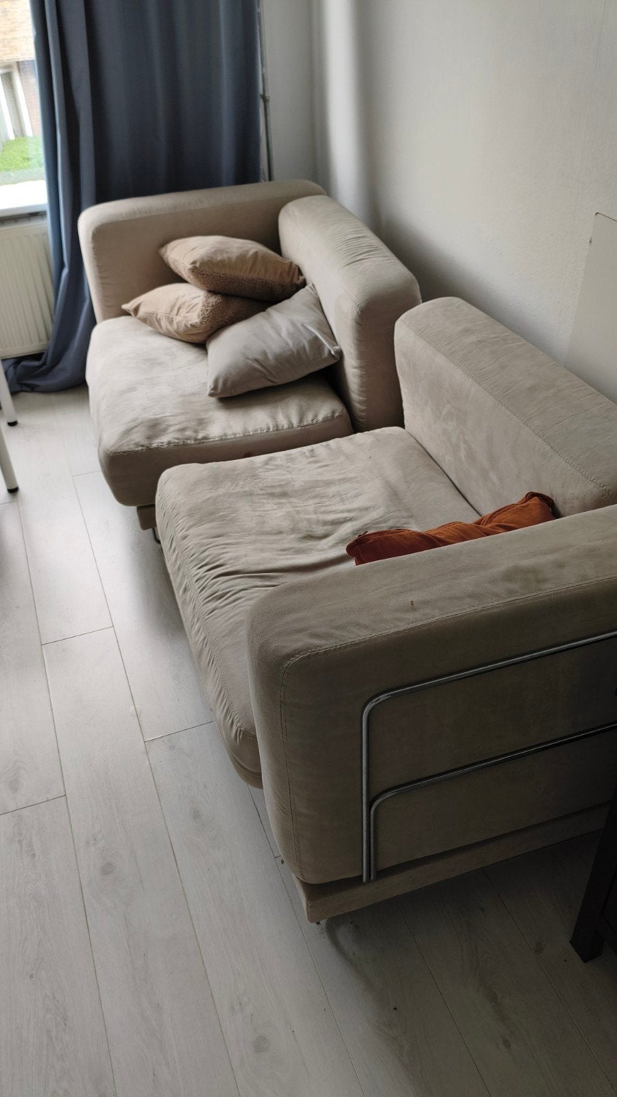 Comfortabele beige hoekbank met kussens, Ophalen, Modern, Comfortabel, 250 tot 300 cm, Gebruikt