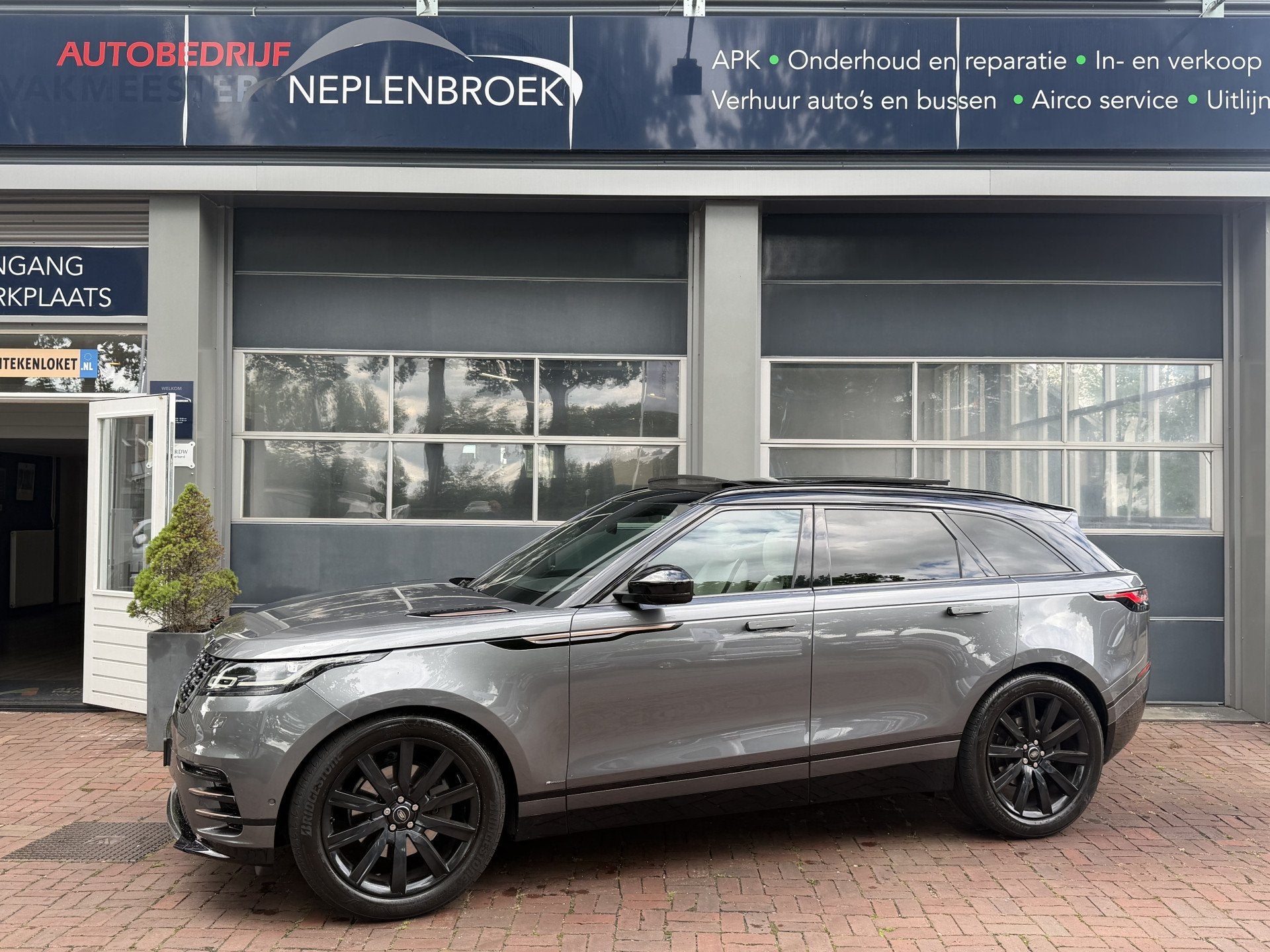 Land Rover Range Rover Velar 3.0 V6 AWD HSE 301PK 4x4 Dealer, Auto's, Automaat, Dealer onderhouden, Gebruikt, 2993 cc