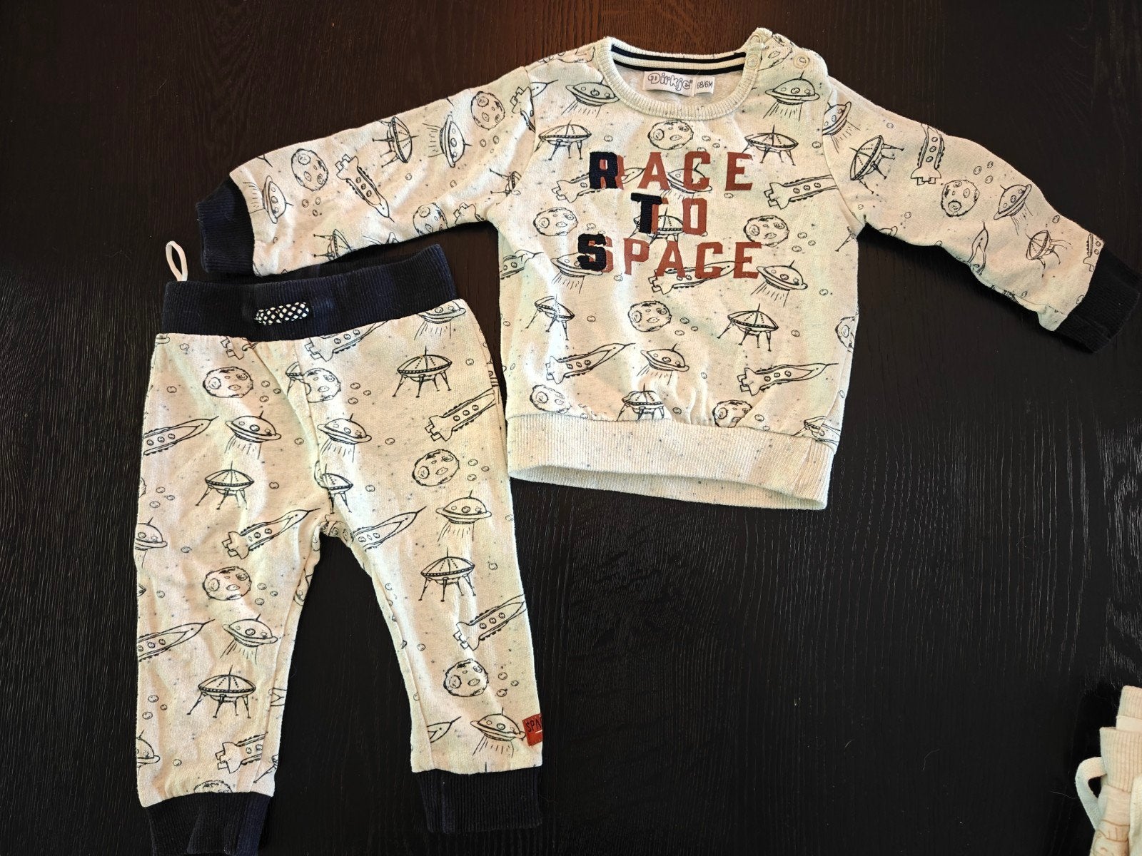 Dirkje Setje: Trui en Broekje met Ruimteprint (Maat 68), Kinderen en Baby's, Babykleding | Maat 68, Jongetje of Meisje, Dirkje