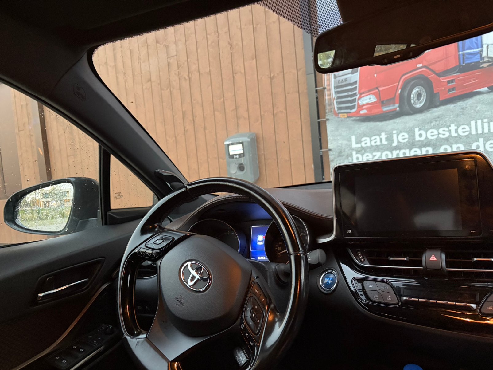Toyota C-HR 1.8 Hybrid 122pk CVT 2016 Grijs, Auto's, Lane Keeping Assist, 725 kg, 4 cilinders, Leder en Stof