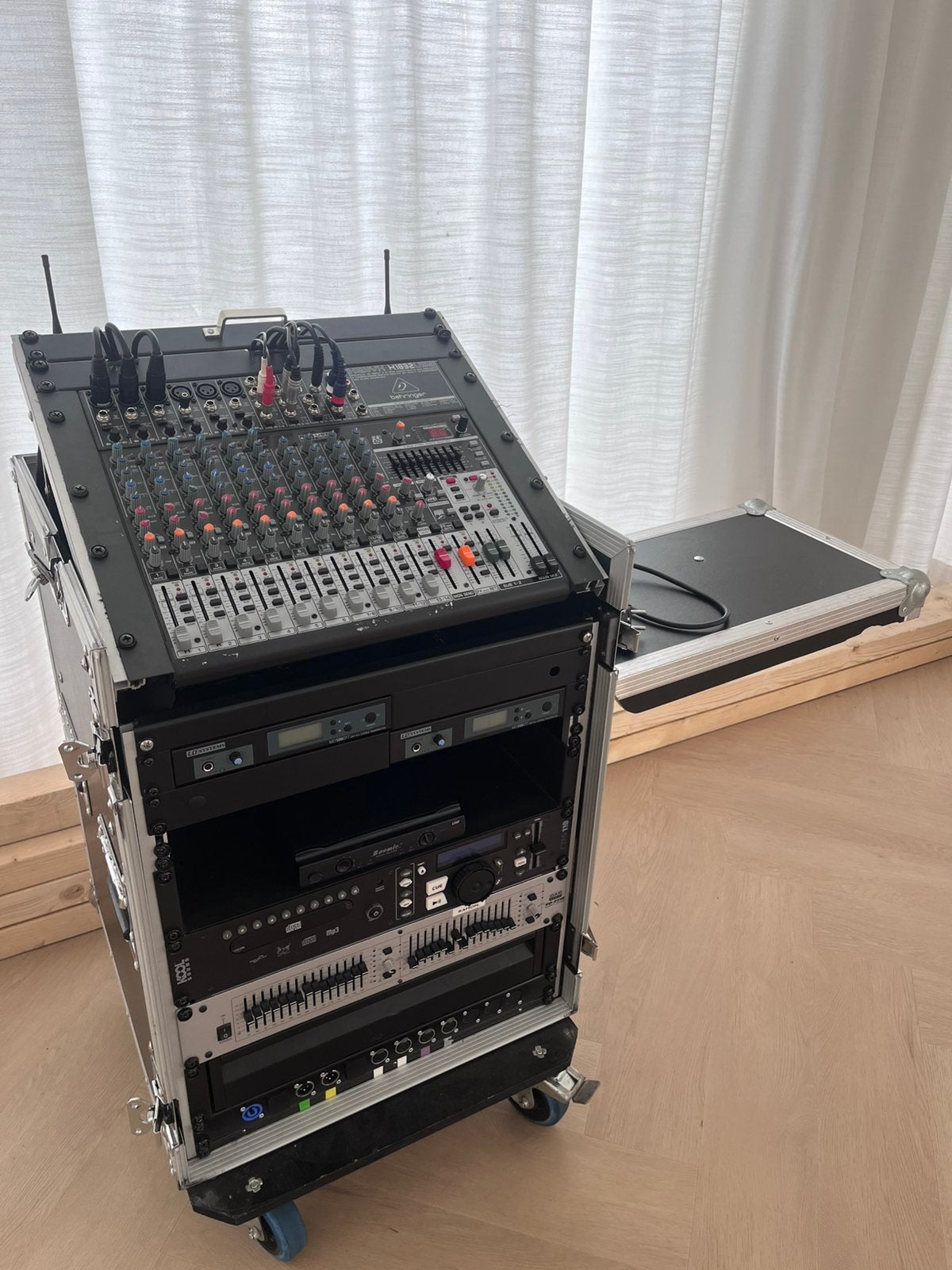 Flightcase 19 inch rack slant case, Ophalen, Zo goed als nieuw, Overige instrumenten, Flightcase