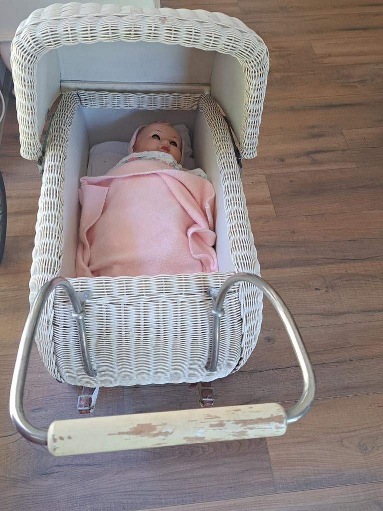 Antieke poppenwagen met pop, Ophalen of Verzenden, Gebruikt, Jongen of Meisje