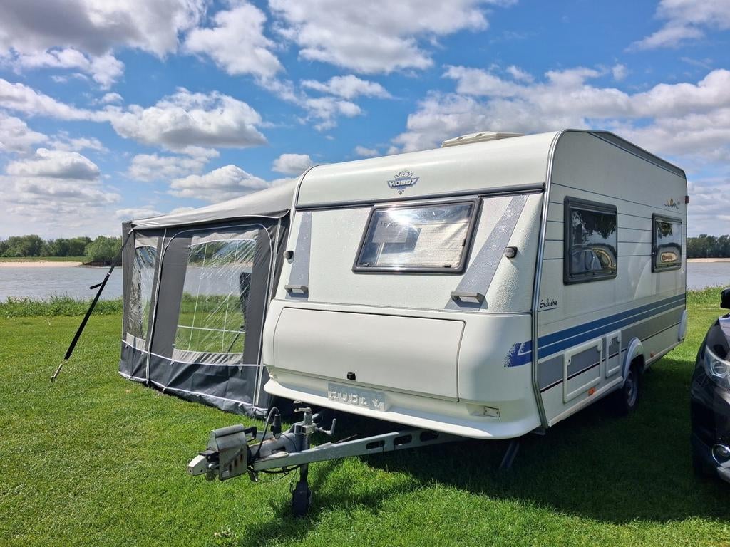 Hobby caravan met Dorema voortent, uitbouw en luifel, Hobby, Kachel, Frans bed, Treinzit