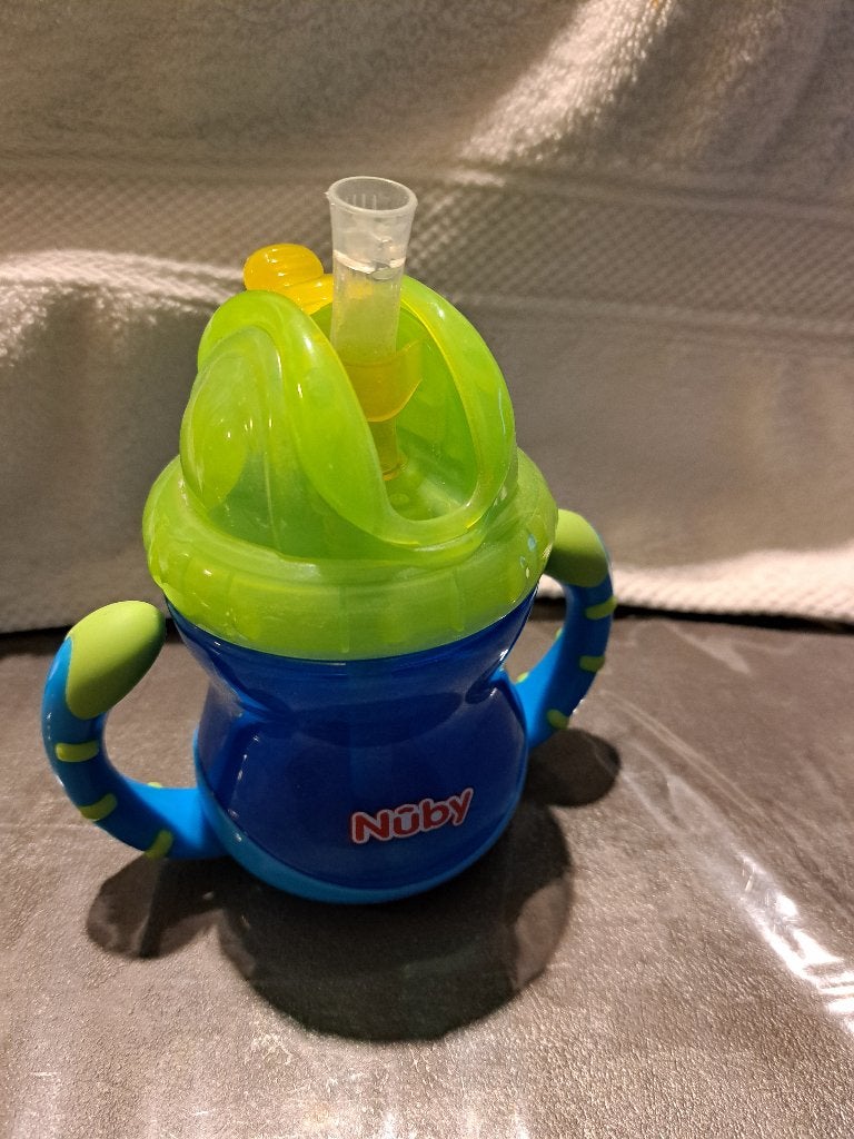 Nuby flip-it drinkbeker met handvaten, Ophalen of Verzenden, Gebruikt, Overige typen