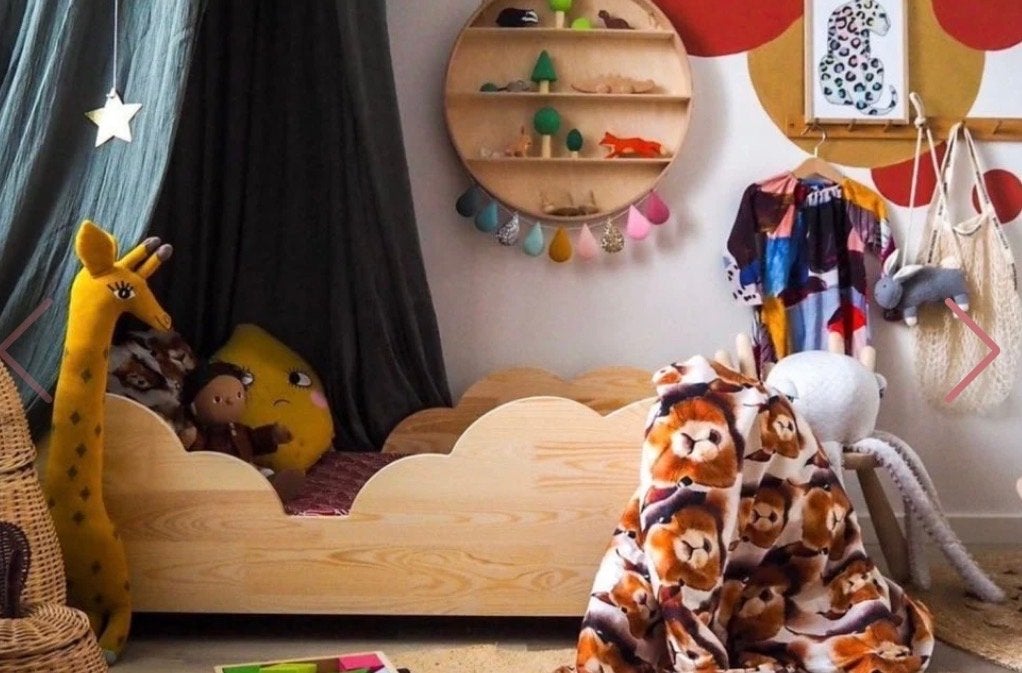 Houten kinderbed in wolkenvorm - Zo goed als nieuw, Kinderen en Baby's, Kinderkamer | Bedden, Ophalen, 70 tot 85 cm, Zo goed als nieuw