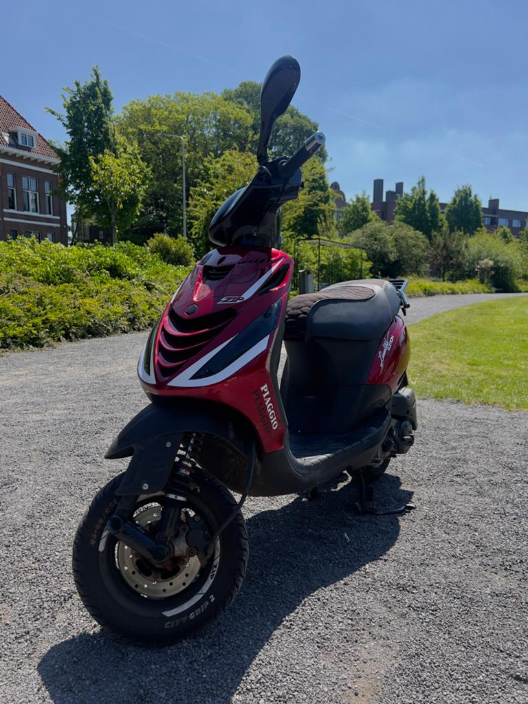 Zip 80cc Malossi, Fietsen en Brommers, Scooters | Piaggio, Ophalen of Verzenden, Zo goed als nieuw, Benzine, Zip