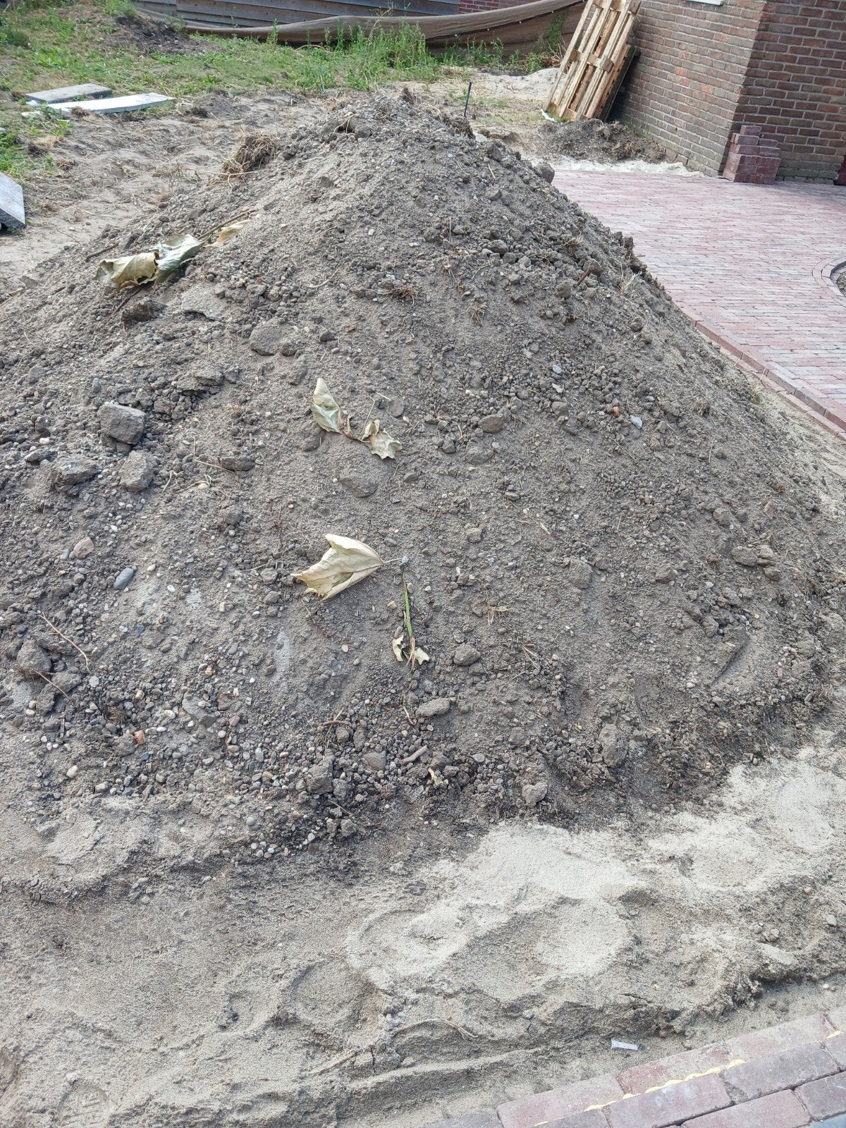 Gratis Zwarte grond / Opvulzand voor tuin of trampoline, Ophalen, Overige typen