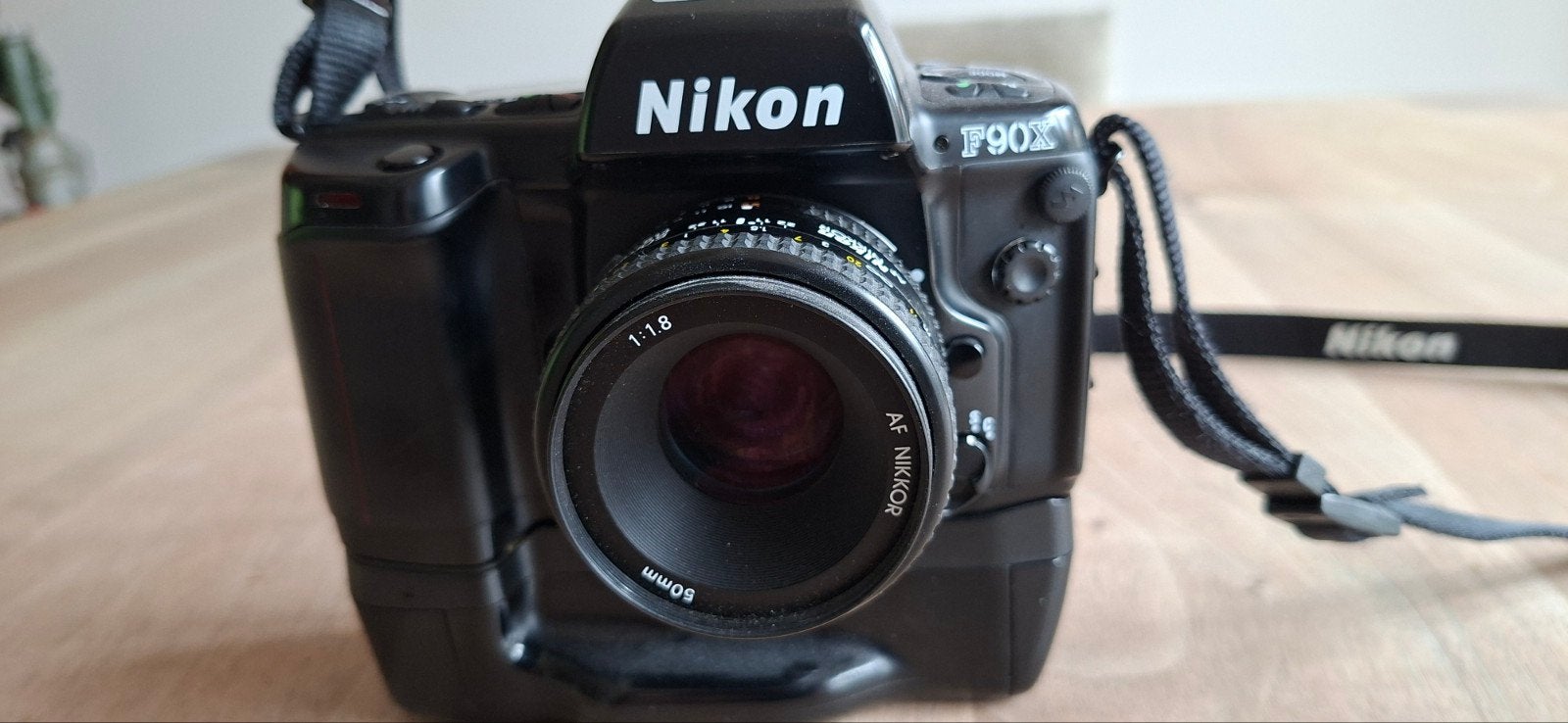 NIKON F90 X Met handgreep., Audio, Tv en Foto, Fotocamera's Analoog, Ophalen of Verzenden, Gebruikt, Spiegelreflex, Nikon