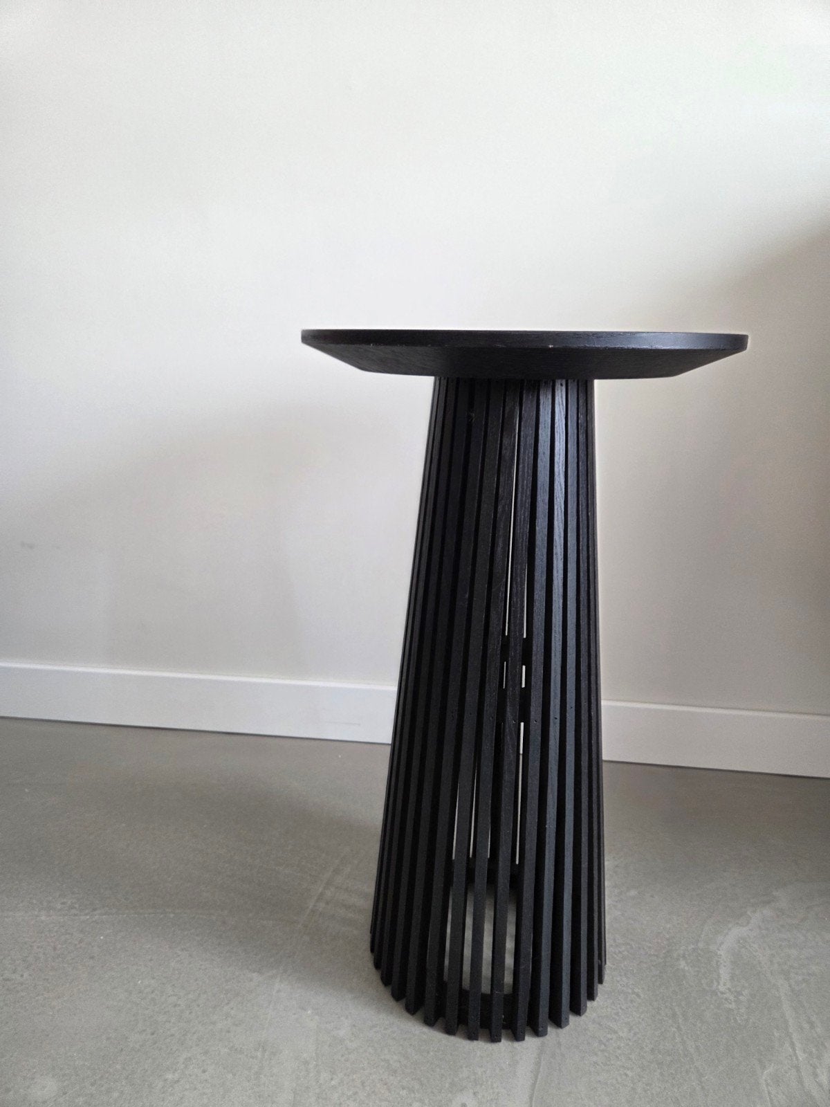 Moderne zwarte bijzettafel Latera - Ø35x60 cm, Rond, Zo goed als nieuw, Modern, 60 cm of meer