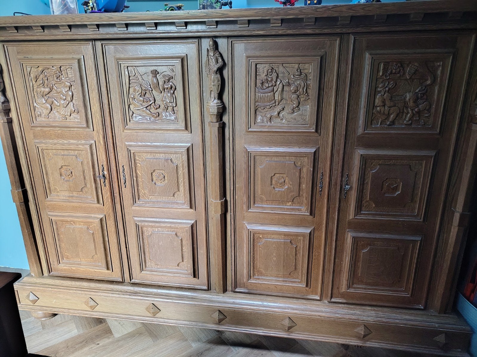 Oud Brabantse (?) Kast met speels houtsnijwerk - Demontabel, Ophalen