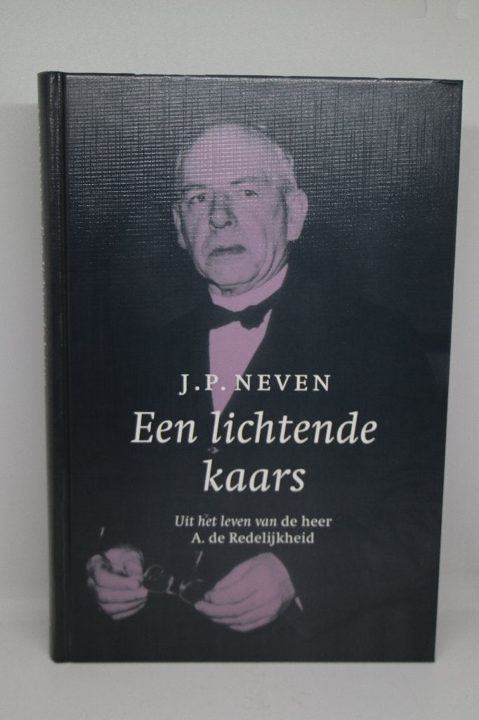 Een lichtende kaars - J.P. Neven, Ophalen of Verzenden, Gelezen