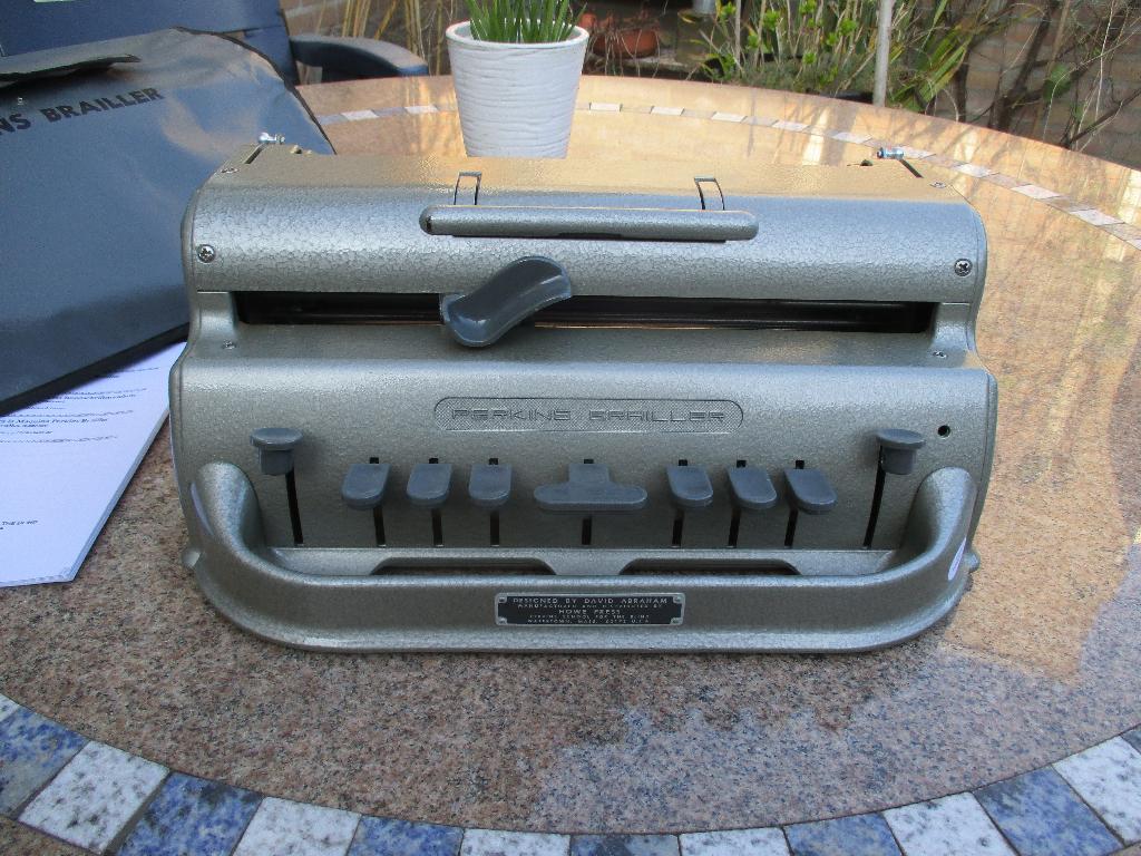 GEZOCHT !!! Perkins Brailler reparateur, Diversen, Typemachines, Ophalen