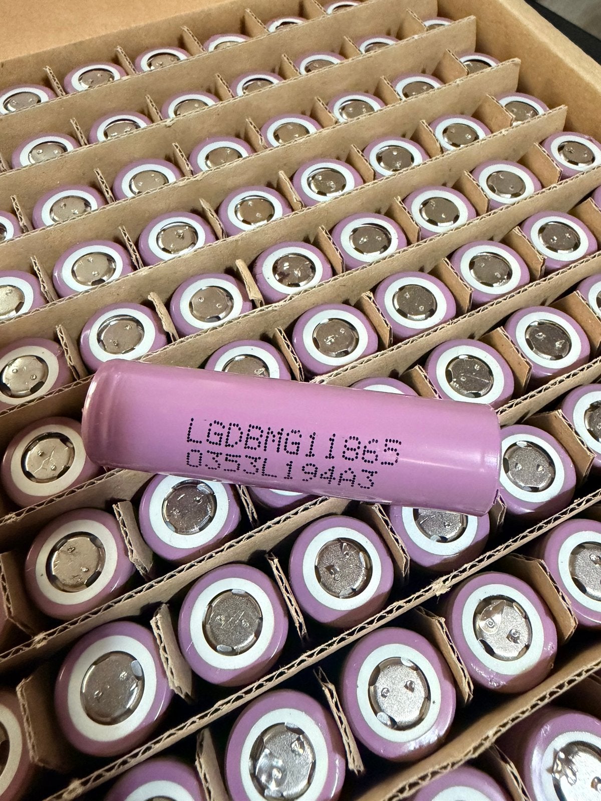 Partij van 100 stuks LG Chem LGDBMG11865 Li-ion Batterijen, Ophalen, Zo goed als nieuw, Oplaadbaar