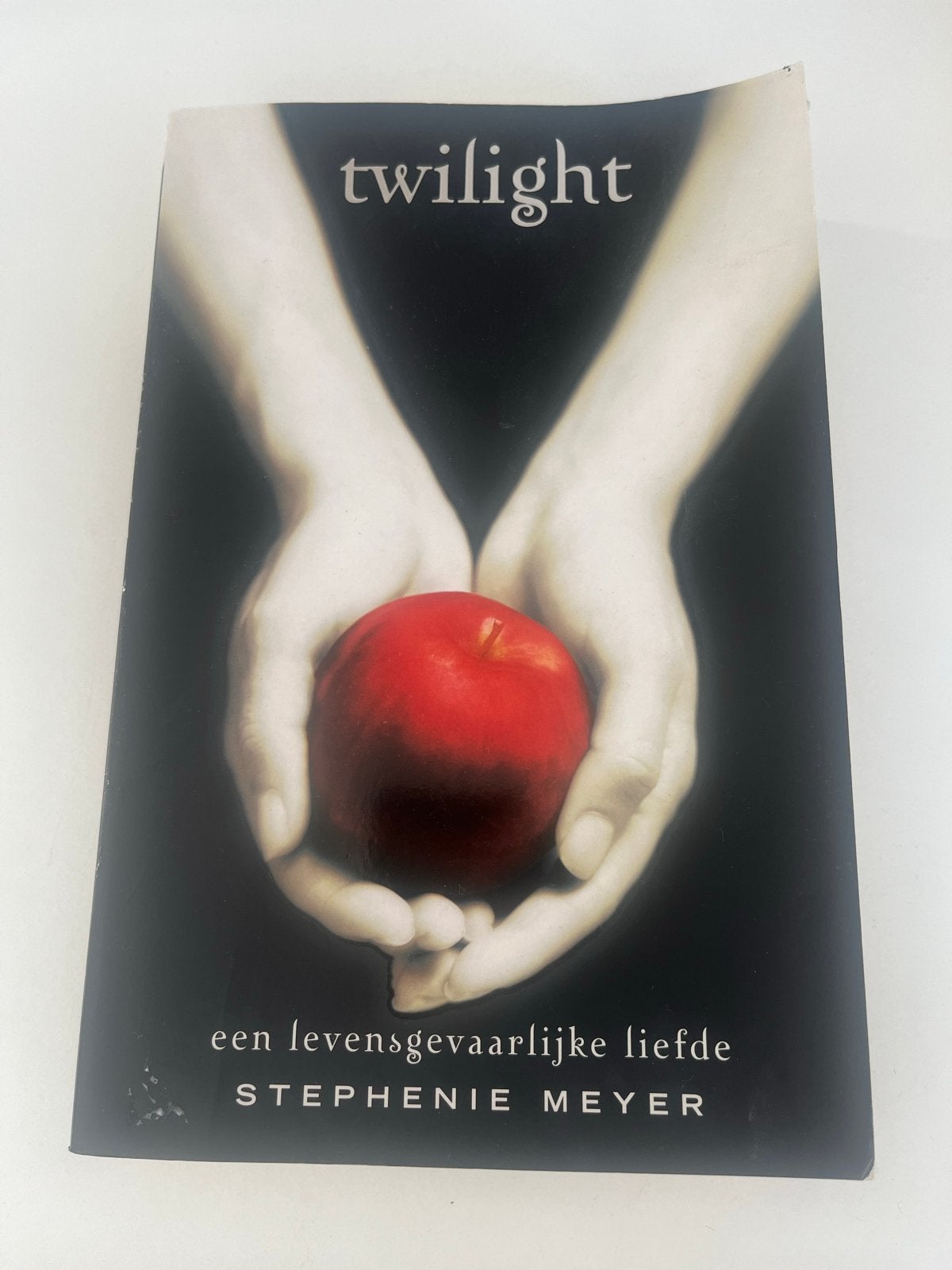 Twilight - Een levensgevaarlijke liefde (Stephenie Meyer), Ophalen of Verzenden, Gelezen, Nederland