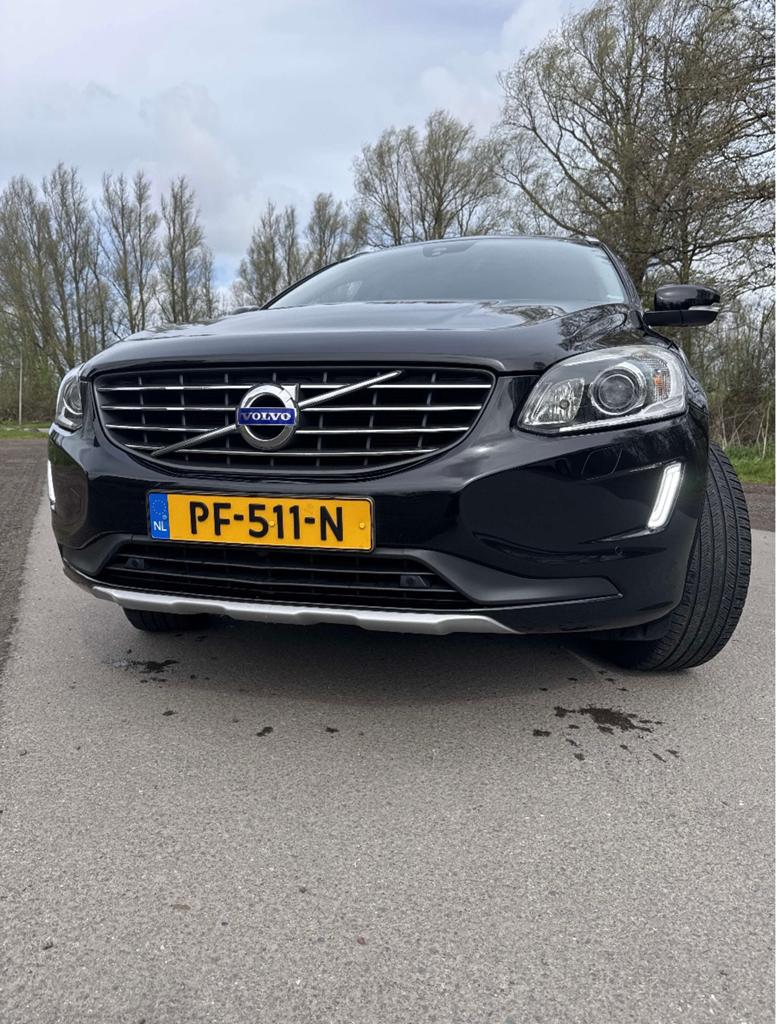 Volvo XC60 2.0 T5 AUT 2017 Zwart, Auto's, 15 km/l, 4 cilinders, 1969 cc, Zwart