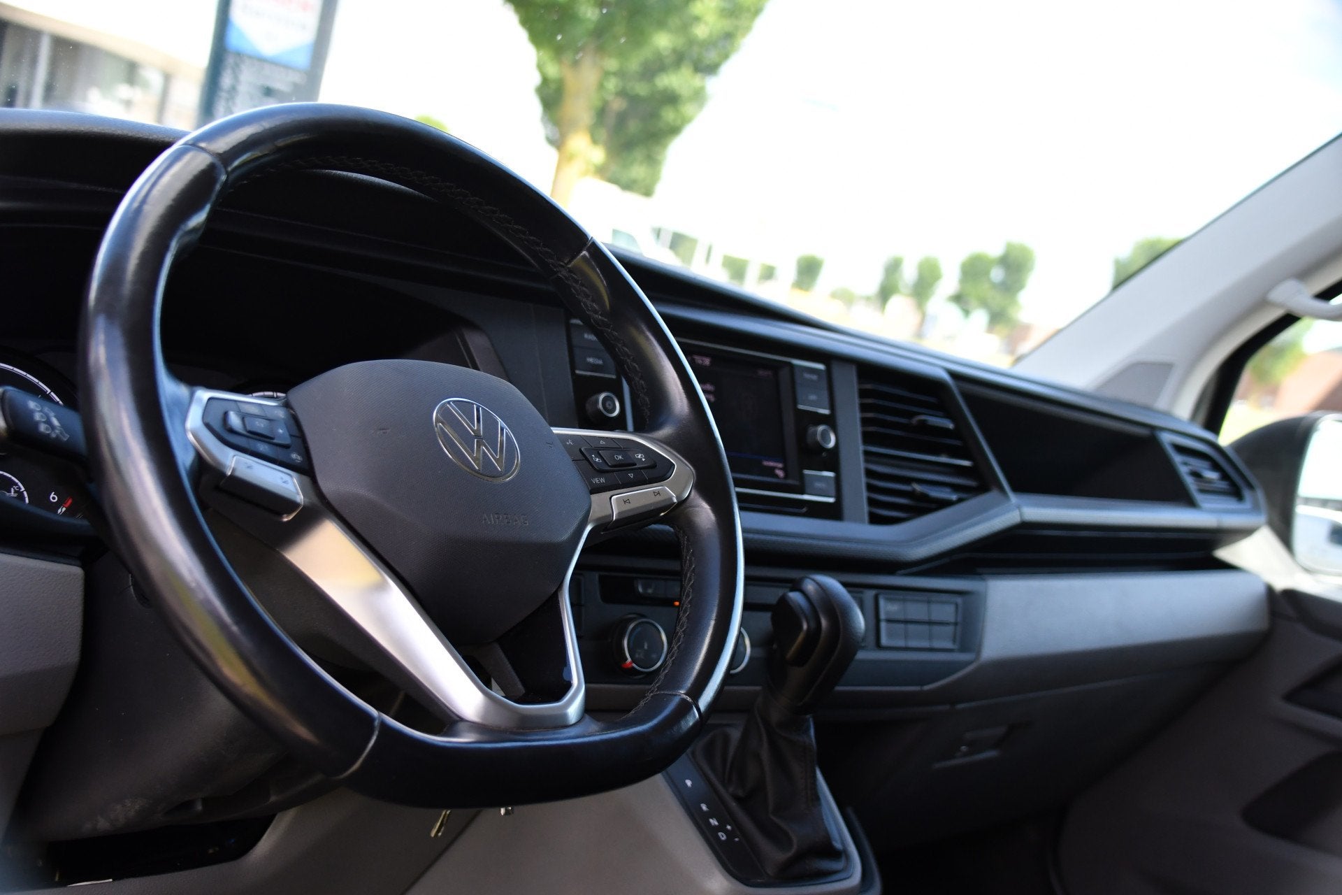 Volkswagen Transporter 2.0 TDI L1H1 30 Bulli Edition Adaptie, Auto's, Stof, Gebruikt, 1839 kg, 4 cilinders