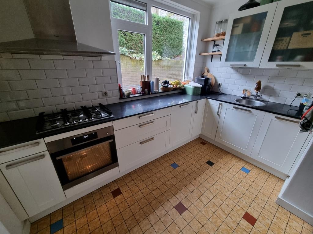 Gratis keuken (hoekkeuken), beschikbaar per 10 mei, Ophalen, Gebruikt, Graniet of Steen, Hoekkeuken