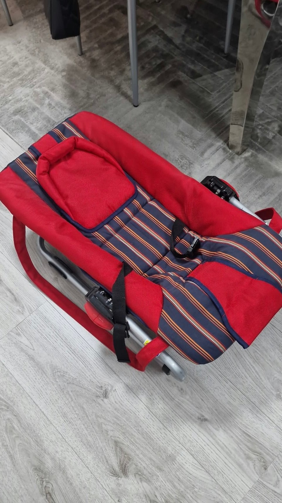 Comfortabele babywipper - Rood met strepen, Ophalen of Verzenden, Gebruikt
