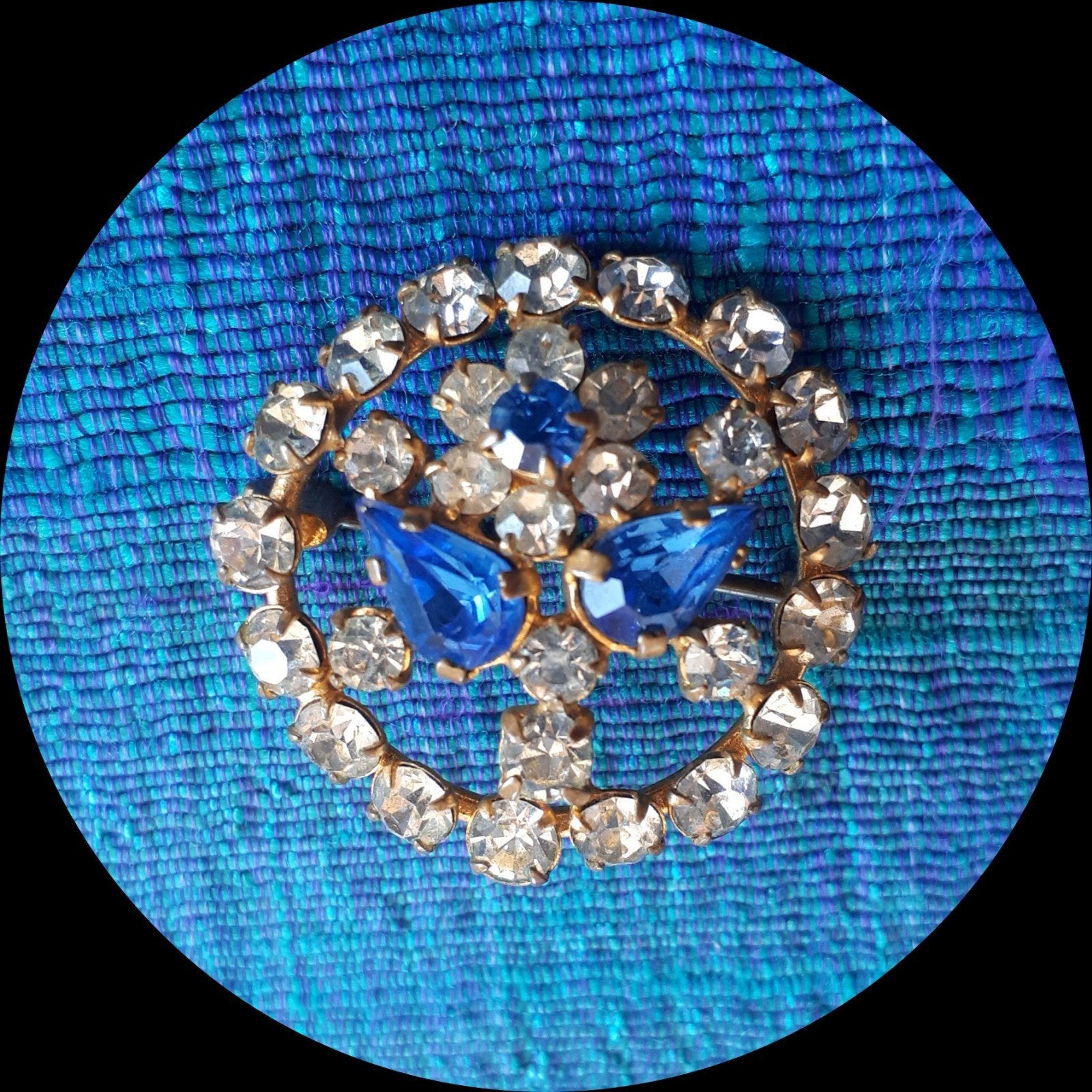 Vergulde Broche m. Blauwe + Heldere Rijnstenen., Ophalen of Verzenden, Overige materialen, Broche, Verguld