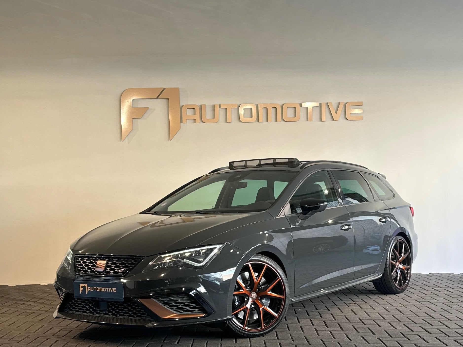 Seat LEON ST 2.0 TSI 4DRIVE CUPRA Ultimate Pano|Carbon|Keyle, Automaat, Gebruikt, 4 cilinders, 1984 cc